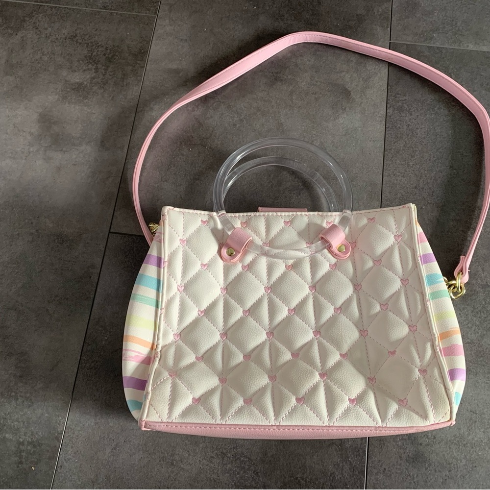 Med size, snap closure, clear handles. Used a couple times. Good condition. - Picture 4 of 4